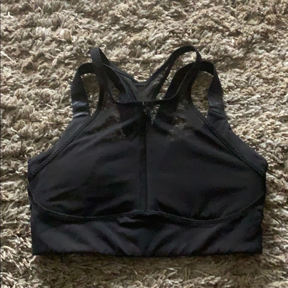 Lululemon sorts bra